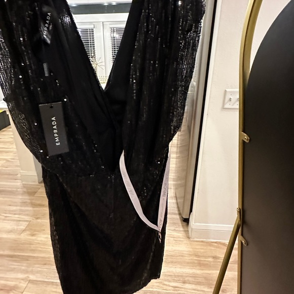 NWT emprada stare black sequin v neck shoulder pad mini dress in 3X - Picture 5 of 6